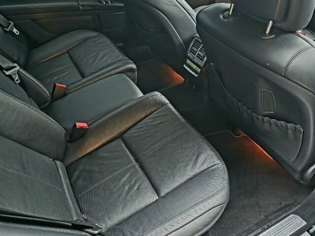 Черный Мерседес С Класс, объемом двигателя 5.5 л и пробегом 330 тыс. км за 10000 $, фото 5 на Automoto.ua