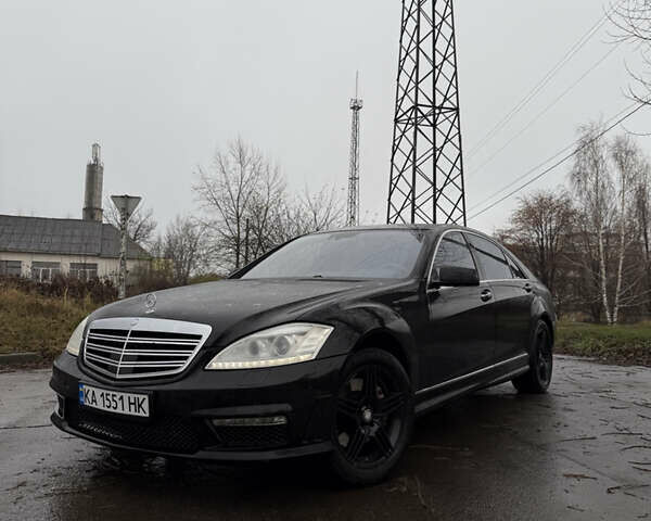 Черный Мерседес С Класс, объемом двигателя 5.5 л и пробегом 237 тыс. км за 9999 $, фото 19 на Automoto.ua