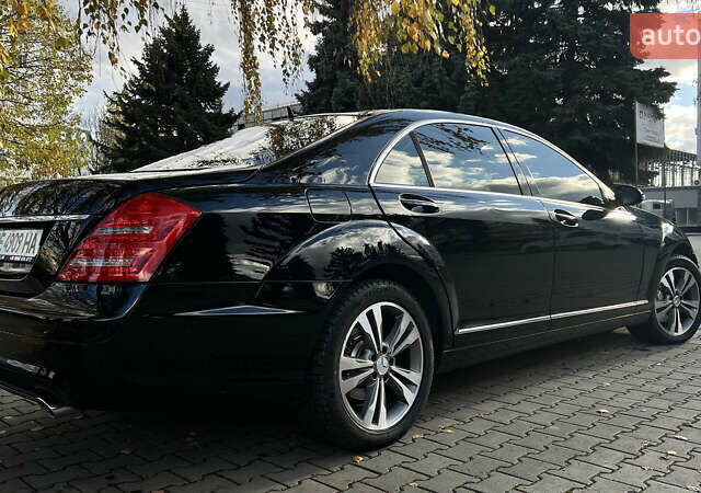 Мерседес С Клас 2008 у Чернівцях на Automoto.ua Чорний Мерседес С Клас, об'ємом двигуна 3.5 л та пробігом 273 тис. км за 11800 $, фото 3 на Automoto.ua