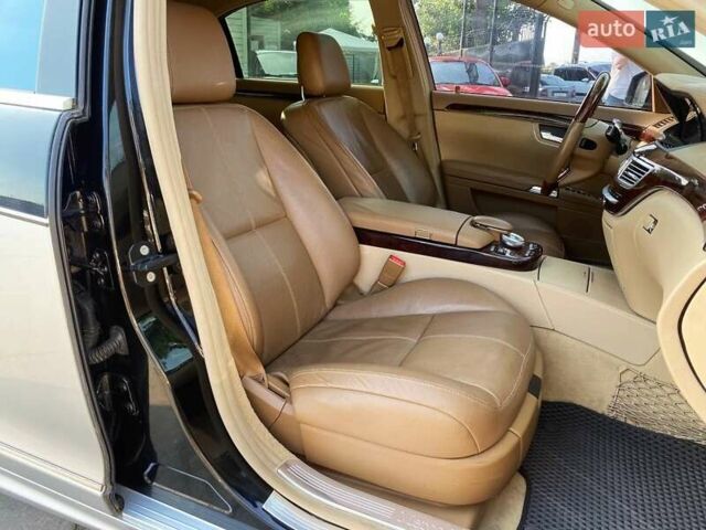 Черный Мерседес С Класс, объемом двигателя 5.46 л и пробегом 206 тыс. км за 14490 $, фото 14 на Automoto.ua