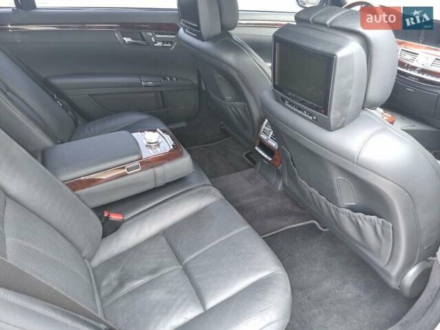 Черный Мерседес С Класс, объемом двигателя 5.5 л и пробегом 132 тыс. км за 21500 $, фото 6 на Automoto.ua