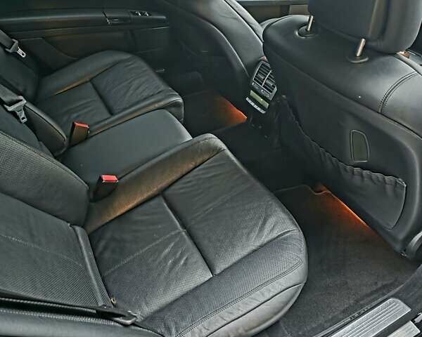 Чорний Мерседес С Клас, об'ємом двигуна 5.46 л та пробігом 330 тис. км за 11500 $, фото 10 на Automoto.ua