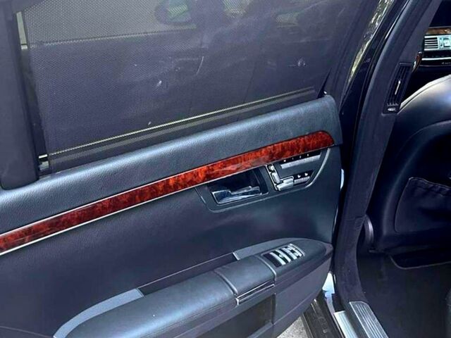 Черный Мерседес С Класс, объемом двигателя 5.5 л и пробегом 283 тыс. км за 13000 $, фото 6 на Automoto.ua