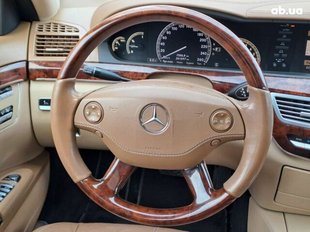 Черный Мерседес С Класс, объемом двигателя 5.5 л и пробегом 261 тыс. км за 10490 $, фото 9 на Automoto.ua