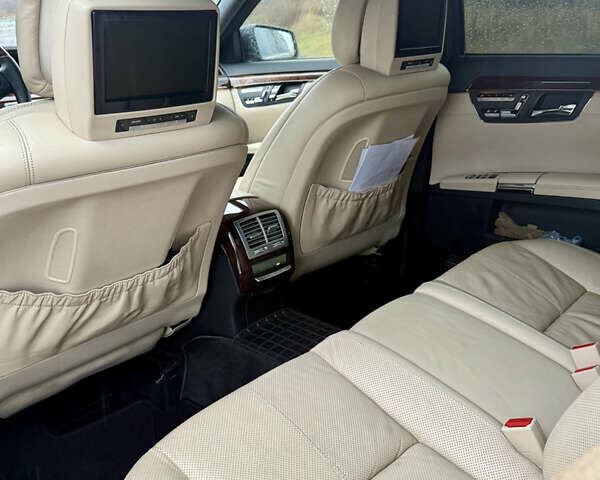 Черный Мерседес С Класс, объемом двигателя 5.5 л и пробегом 237 тыс. км за 9999 $, фото 14 на Automoto.ua