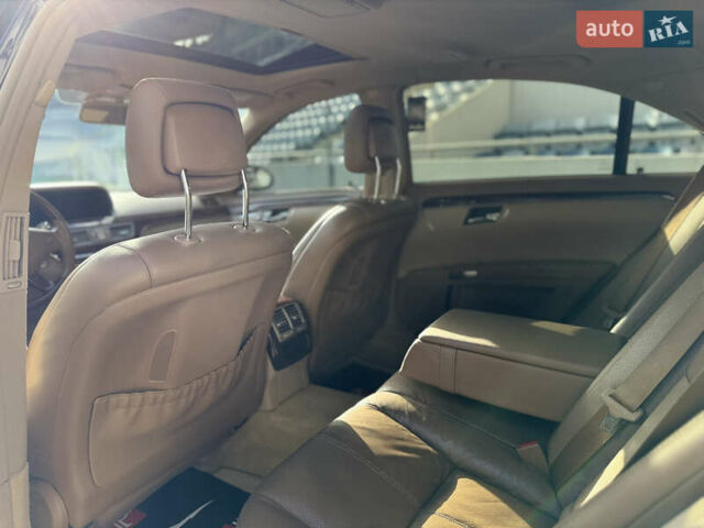 Черный Мерседес С Класс, объемом двигателя 5.5 л и пробегом 288 тыс. км за 10500 $, фото 51 на Automoto.ua