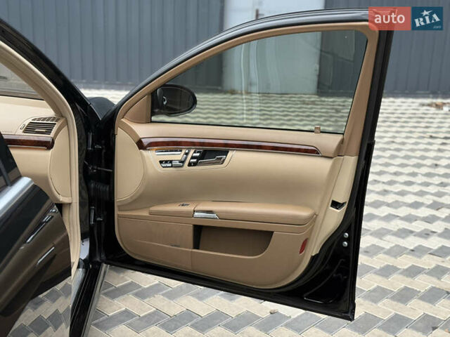 Черный Мерседес С Класс, объемом двигателя 5.46 л и пробегом 70 тыс. км за 20500 $, фото 14 на Automoto.ua