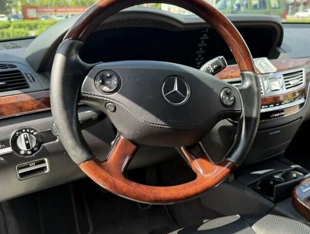 Черный Мерседес С Класс, объемом двигателя 5.46 л и пробегом 440 тыс. км за 10000 $, фото 6 на Automoto.ua