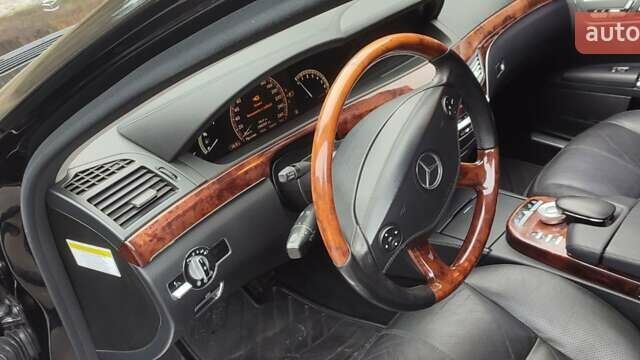 Чорний Мерседес С Клас, об'ємом двигуна 5.5 л та пробігом 198 тис. км за 12000 $, фото 8 на Automoto.ua