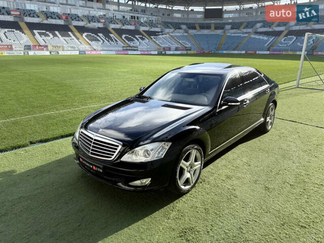 Черный Мерседес С Класс, объемом двигателя 5.5 л и пробегом 288 тыс. км за 10500 $, фото 4 на Automoto.ua