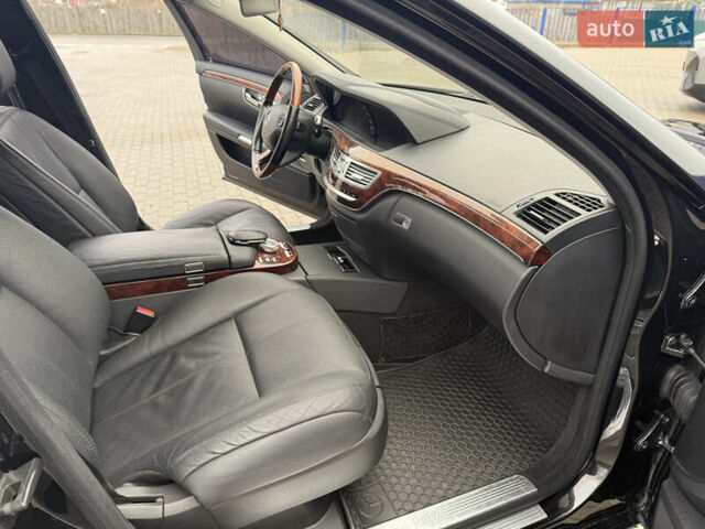Чорний Мерседес С Клас, об'ємом двигуна 5.46 л та пробігом 245 тис. км за 8500 $, фото 16 на Automoto.ua