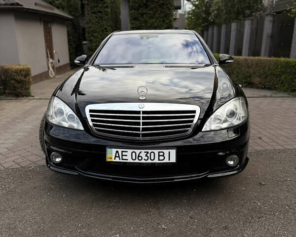Черный Мерседес С Класс, объемом двигателя 6.21 л и пробегом 83 тыс. км за 26000 $, фото 11 на Automoto.ua