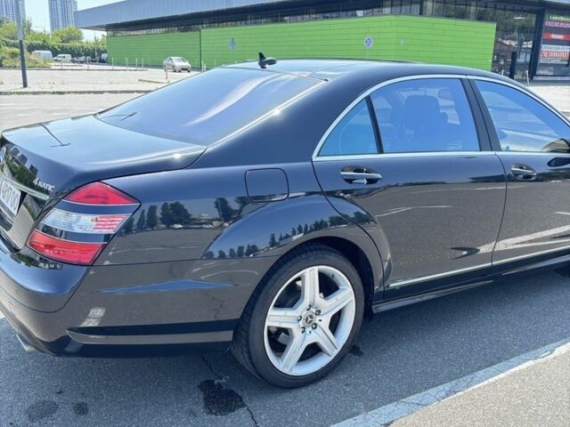 Чорний Мерседес С Клас, об'ємом двигуна 5.5 л та пробігом 262 тис. км за 13000 $, фото 3 на Automoto.ua