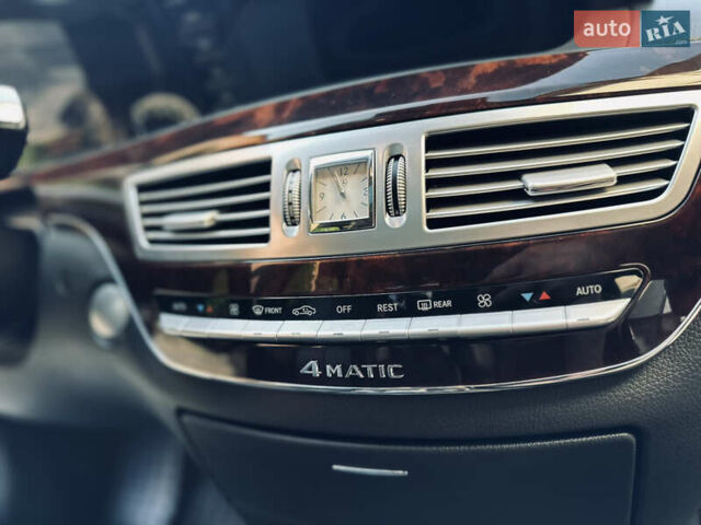 Черный Мерседес С Класс, объемом двигателя 5.5 л и пробегом 210 тыс. км за 12900 $, фото 25 на Automoto.ua