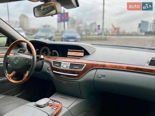 Черный Мерседес С Класс, объемом двигателя 3.5 л и пробегом 306 тыс. км за 8500 $, фото 17 на Automoto.ua