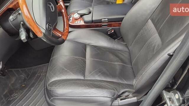 Чорний Мерседес С Клас, об'ємом двигуна 5.5 л та пробігом 198 тис. км за 12000 $, фото 4 на Automoto.ua