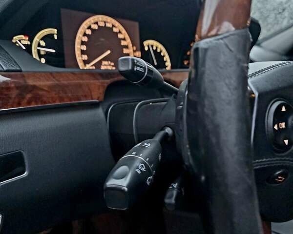 Чорний Мерседес С Клас, об'ємом двигуна 5.46 л та пробігом 330 тис. км за 11500 $, фото 15 на Automoto.ua