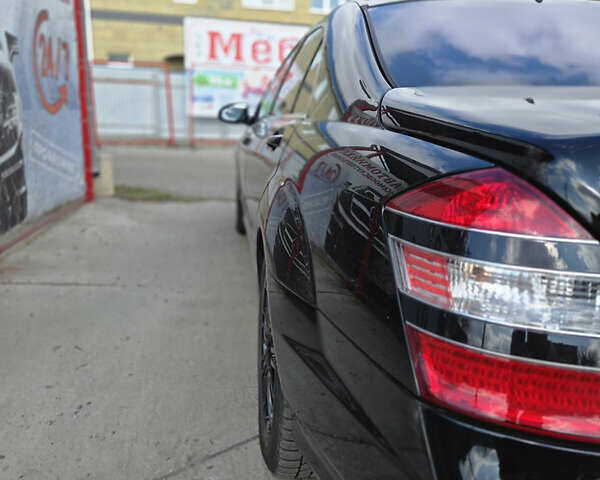 Чорний Мерседес С Клас, об'ємом двигуна 5.5 л та пробігом 260 тис. км за 12999 $, фото 4 на Automoto.ua