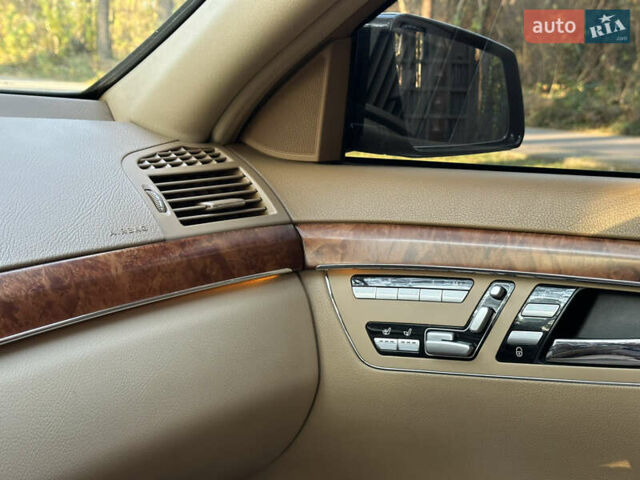 Черный Мерседес С Класс, объемом двигателя 5.5 л и пробегом 399 тыс. км за 13500 $, фото 12 на Automoto.ua