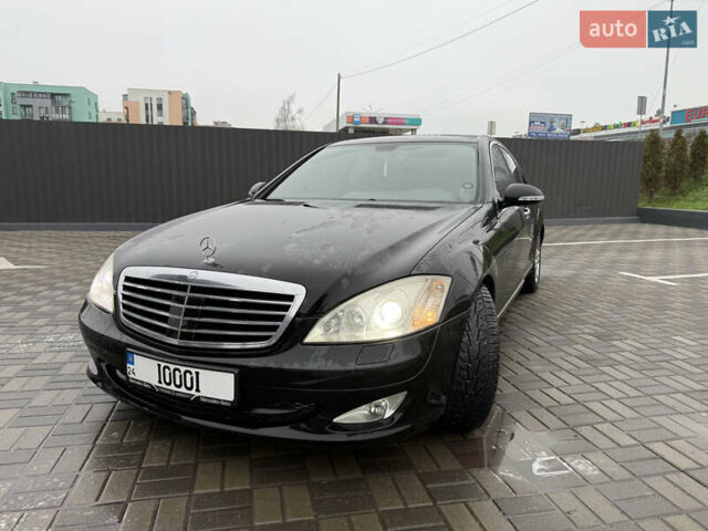 Черный Мерседес С Класс, объемом двигателя 2.99 л и пробегом 300 тыс. км за 10500 $, фото 2 на Automoto.ua