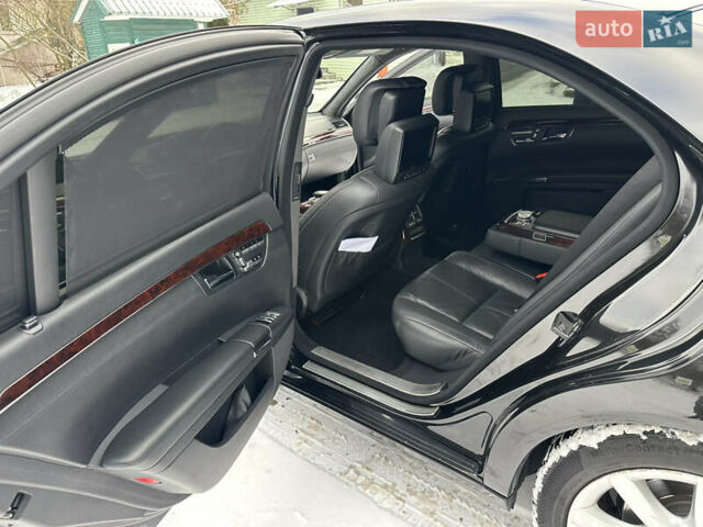 Чорний Мерседес С Клас, об'ємом двигуна 5.46 л та пробігом 129 тис. км за 17000 $, фото 13 на Automoto.ua