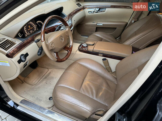 Черный Мерседес С Класс, объемом двигателя 5.5 л и пробегом 290 тыс. км за 10000 $, фото 15 на Automoto.ua