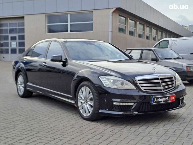 Черный Мерседес С Класс, объемом двигателя 5.5 л и пробегом 261 тыс. км за 10490 $, фото 1 на Automoto.ua