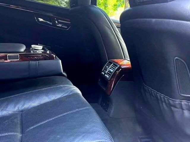 Черный Мерседес С Класс, объемом двигателя 5.5 л и пробегом 283 тыс. км за 13000 $, фото 12 на Automoto.ua