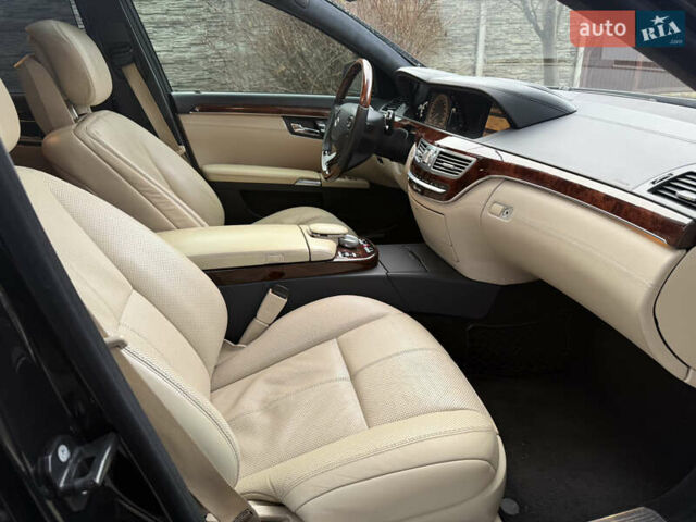 Чорний Мерседес С Клас, об'ємом двигуна 5.5 л та пробігом 243 тис. км за 12999 $, фото 21 на Automoto.ua