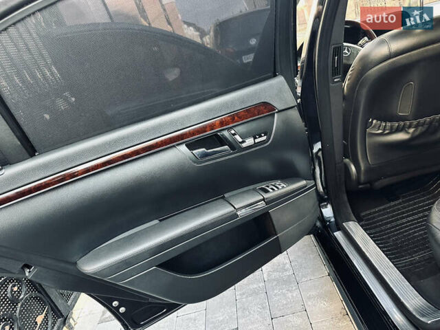 Черный Мерседес С Класс, объемом двигателя 5.5 л и пробегом 210 тыс. км за 12900 $, фото 66 на Automoto.ua