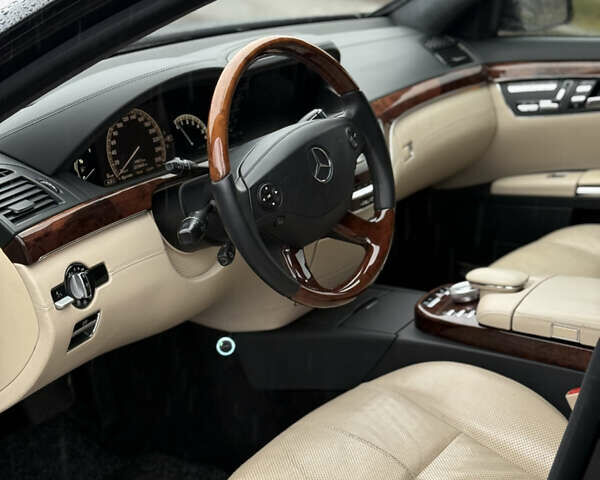 Черный Мерседес С Класс, объемом двигателя 5.5 л и пробегом 237 тыс. км за 9999 $, фото 6 на Automoto.ua