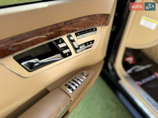 Черный Мерседес С Класс, объемом двигателя 5.5 л и пробегом 288 тыс. км за 10500 $, фото 49 на Automoto.ua