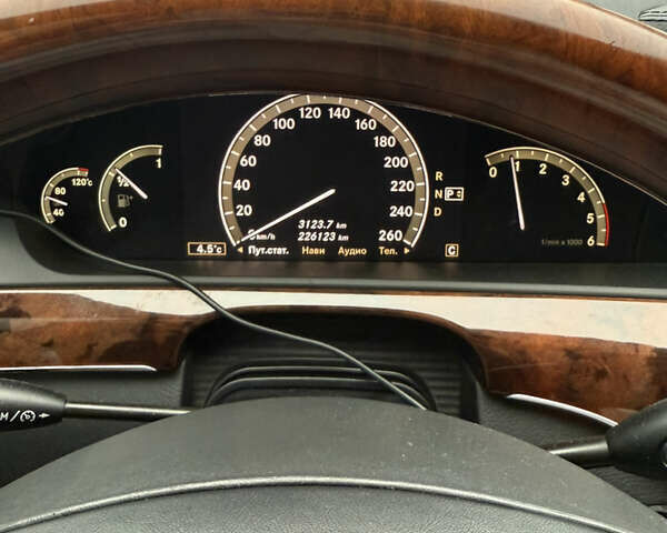 Черный Мерседес С Класс, объемом двигателя 2.99 л и пробегом 300 тыс. км за 10500 $, фото 9 на Automoto.ua