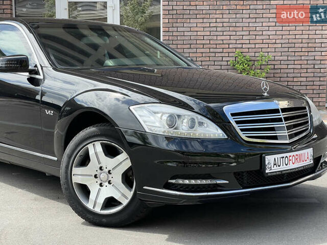 Черный Мерседес С Класс, объемом двигателя 5.5 л и пробегом 117 тыс. км за 49990 $, фото 1 на Automoto.ua