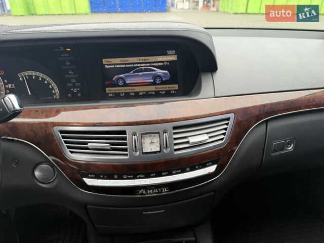 Чорний Мерседес С Клас, об'ємом двигуна 5.46 л та пробігом 245 тис. км за 8500 $, фото 20 на Automoto.ua