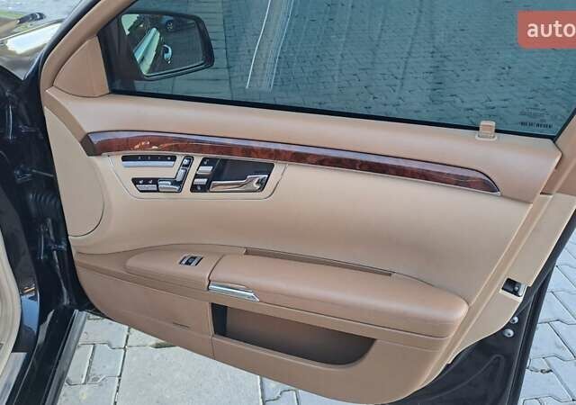 Чорний Мерседес С Клас, об'ємом двигуна 5.46 л та пробігом 357 тис. км за 9999 $, фото 17 на Automoto.ua