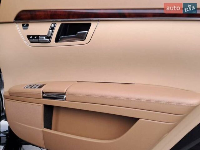 Черный Мерседес С Класс, объемом двигателя 5.5 л и пробегом 261 тыс. км за 10490 $, фото 20 на Automoto.ua