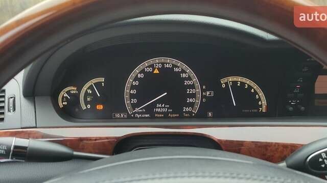 Чорний Мерседес С Клас, об'ємом двигуна 5.5 л та пробігом 198 тис. км за 12000 $, фото 14 на Automoto.ua
