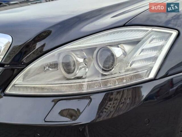 Черный Мерседес С Класс, объемом двигателя 5.5 л и пробегом 261 тыс. км за 10490 $, фото 31 на Automoto.ua