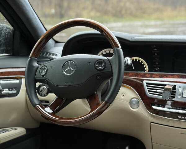 Черный Мерседес С Класс, объемом двигателя 5.5 л и пробегом 237 тыс. км за 9999 $, фото 10 на Automoto.ua