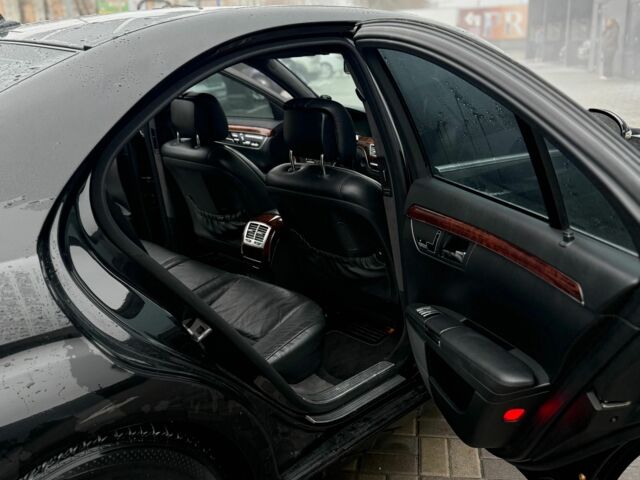 Черный Мерседес С Класс, объемом двигателя 3 л и пробегом 226 тыс. км за 10000 $, фото 8 на Automoto.ua