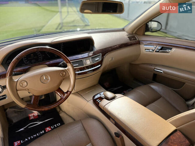 Черный Мерседес С Класс, объемом двигателя 5.5 л и пробегом 288 тыс. км за 10500 $, фото 24 на Automoto.ua