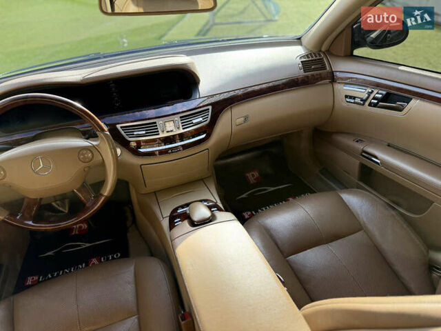 Черный Мерседес С Класс, объемом двигателя 5.5 л и пробегом 288 тыс. км за 10500 $, фото 47 на Automoto.ua