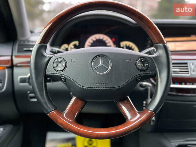 Черный Мерседес С Класс, объемом двигателя 3.5 л и пробегом 245 тыс. км за 13750 $, фото 9 на Automoto.ua