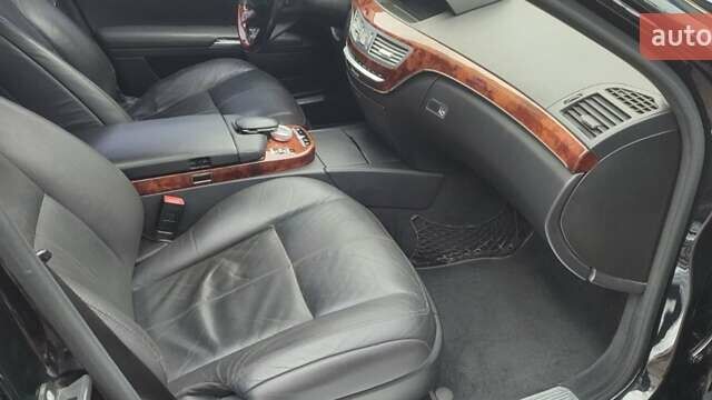 Чорний Мерседес С Клас, об'ємом двигуна 5.5 л та пробігом 198 тис. км за 12000 $, фото 21 на Automoto.ua