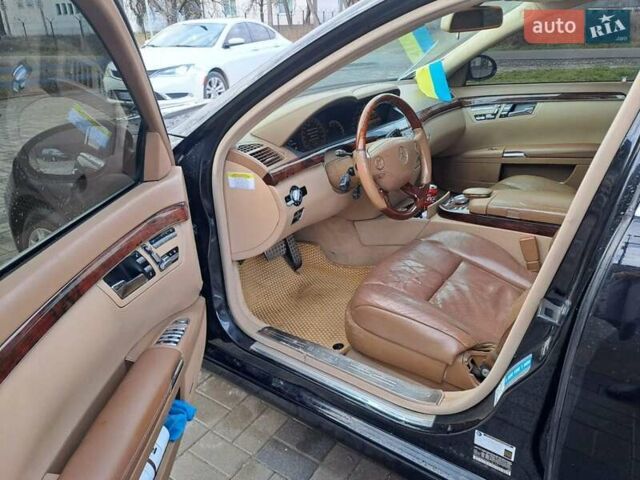 Черный Мерседес С Класс, объемом двигателя 5.5 л и пробегом 341 тыс. км за 8000 $, фото 5 на Automoto.ua