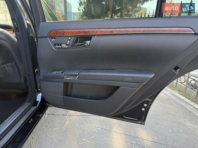 Черный Мерседес С Класс, объемом двигателя 3.5 л и пробегом 164 тыс. км за 12400 $, фото 18 на Automoto.ua