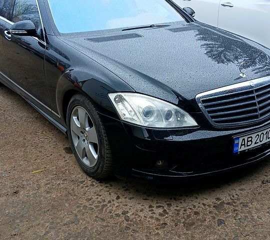 Чорний Мерседес С Клас, об'ємом двигуна 5.4 л та пробігом 208 тис. км за 17500 $, фото 3 на Automoto.ua