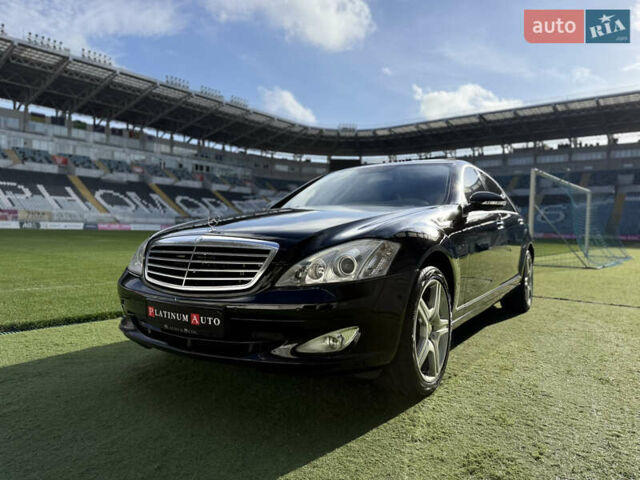 Черный Мерседес С Класс, объемом двигателя 5.5 л и пробегом 288 тыс. км за 10500 $, фото 2 на Automoto.ua