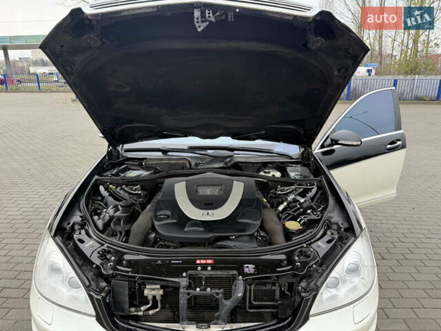 Чорний Мерседес С Клас, об'ємом двигуна 5.46 л та пробігом 245 тис. км за 8500 $, фото 28 на Automoto.ua